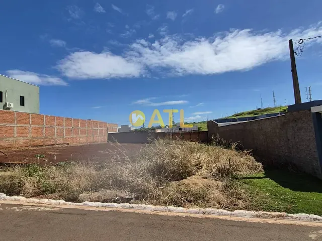 Terreno com 396m², à venda, no bairro Residencial Ville de France em Ourinhos
