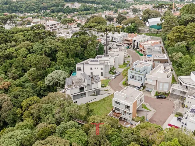 Terreno com 389m², à venda, no bairro Campo Comprido em Curitiba