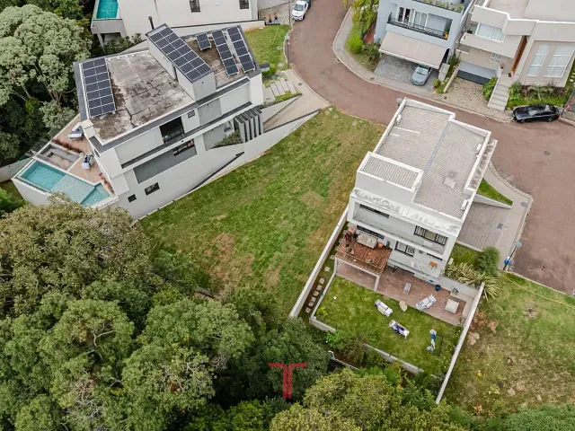 Terreno com 389m², à venda, no bairro Campo Comprido em Curitiba