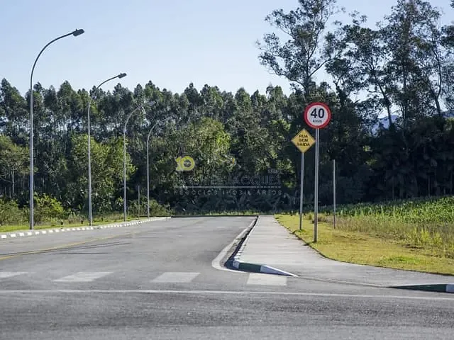 Terreno com 360m², à venda, no bairro Sul do Rio em BR-282