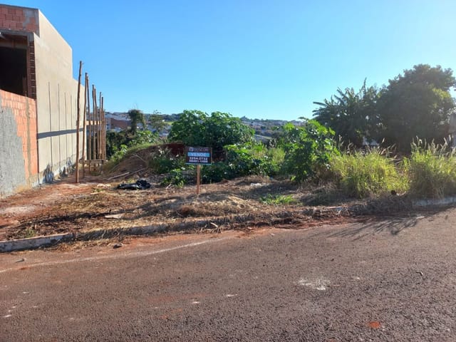 Terreno com 347m², à venda, no bairro Jardim Santo Amaro em Cambé