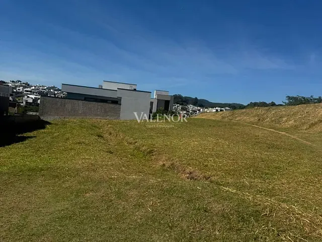 Terreno com 791m², à venda, no bairro Loteamento Brisas do Lago em Jundiaí