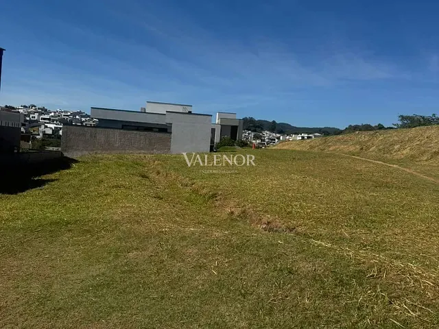 Terreno com 791m², à venda, no bairro Loteamento Brisas do Lago em Jundiaí