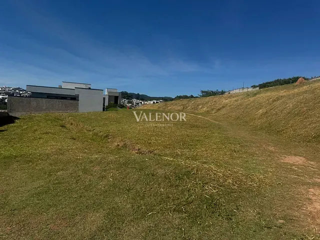 Terreno com 791m², à venda, no bairro Loteamento Brisas do Lago em Jundiaí