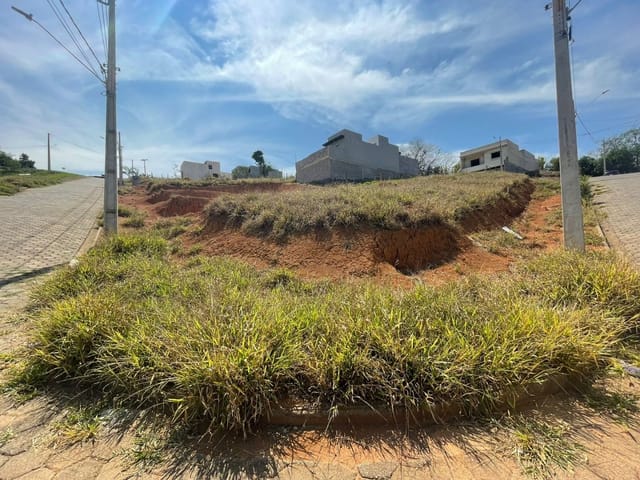 Terreno com 160m², à venda, no bairro Loteamento Serras Verdes  em Córrego do Bom Jesus