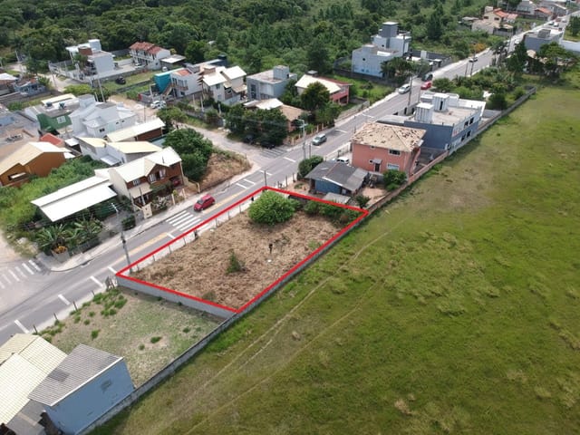 Foto do Terreno - Terreno plano de 481,76m² (27,43X18,57) na Servidão Laura Duarte Prazeres - Campeche - Florianópolis/SC. | Costão Sul Imóveis