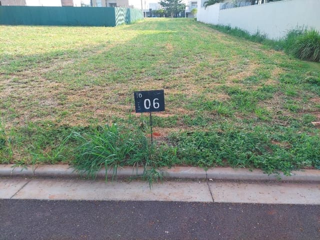 Terreno com 291m², à venda, no bairro Jardim Pinheiros em Birigüi