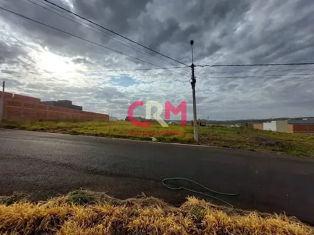 Terreno com 330m², à venda, no bairro Parque Residencial Laranjeiras V em Taquaritinga