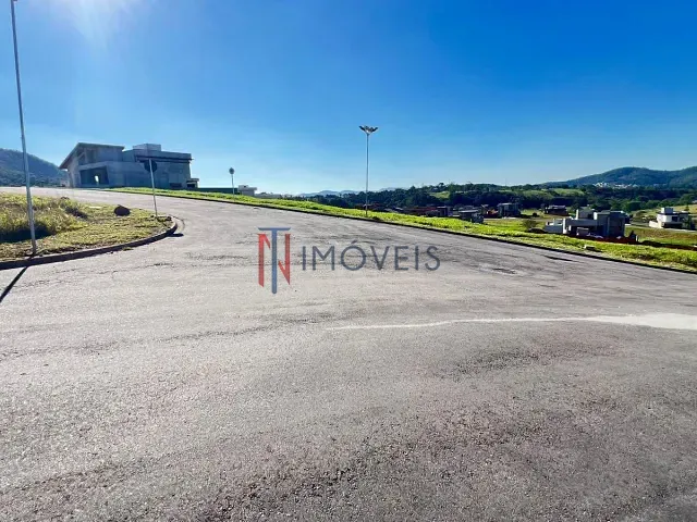 Terreno com 300m², à venda, no bairro Laranja Azeda em Atibaia