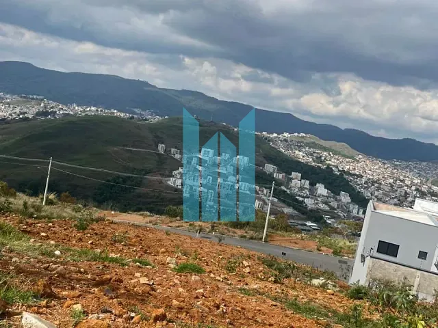 Terreno com 250m², à venda, no bairro Jardim Bandeirantes em Poços de Caldas