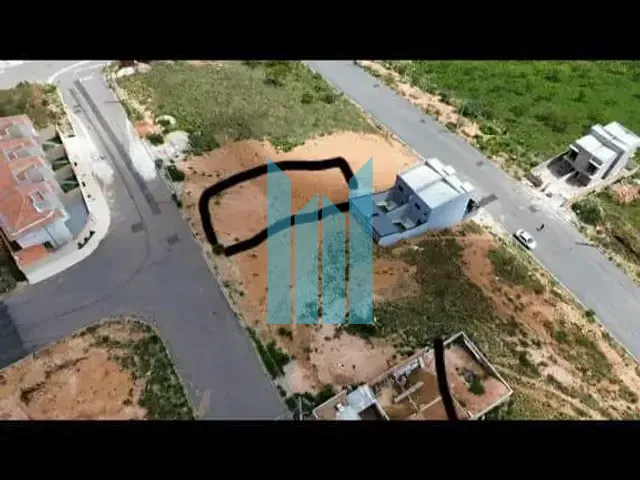 Terreno com 250m², à venda, no bairro Jardim Bandeirantes em Poços de Caldas