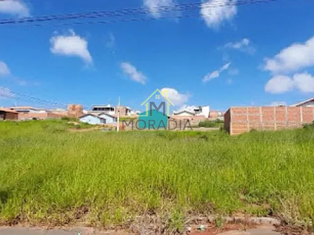 Terreno com 338m², à venda, no bairro Residencial Fazenda Planalto em Guaxupé