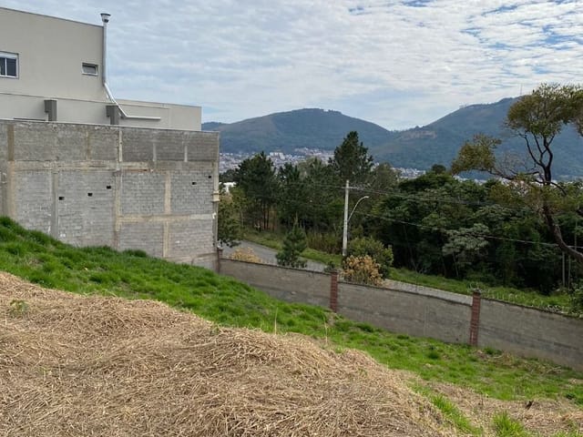 Terreno com 450m², à venda, no bairro Maria Imaculada em Poços de Caldas
