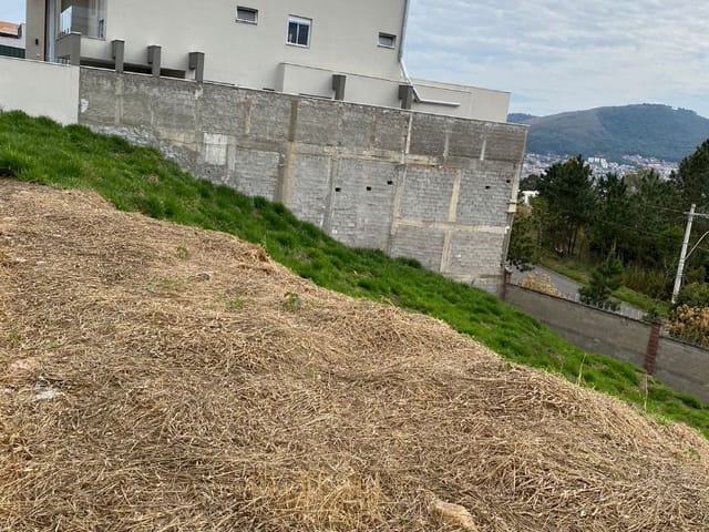 Terreno com 450m², à venda, no bairro Maria Imaculada em Poços de Caldas