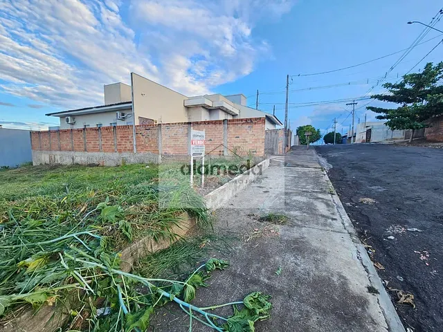 Terreno com 300m², à venda, no bairro POMPÉIA 3 em Jacarezinho