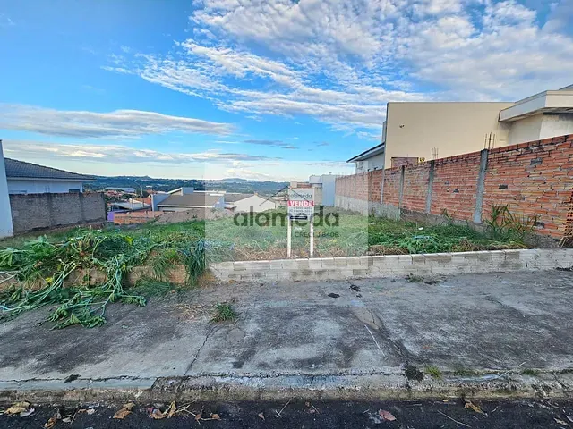 Terreno com 300m², à venda, no bairro POMPÉIA 3 em Jacarezinho