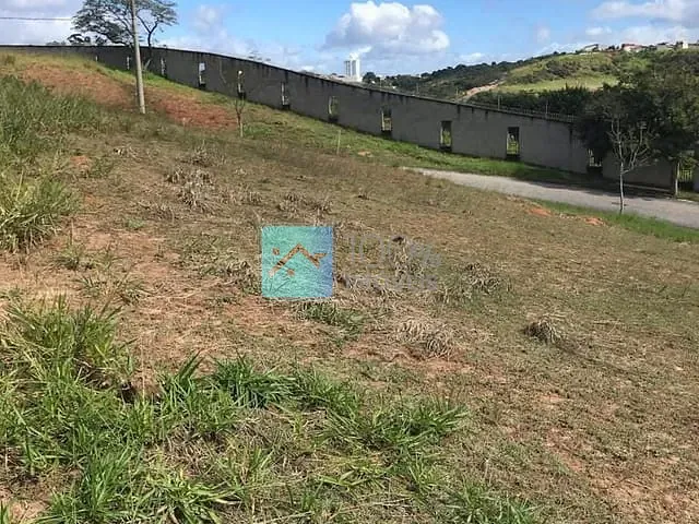 Terreno com 806m², à venda, no bairro Condomínio Residencial Altos da Quinta em Não informado