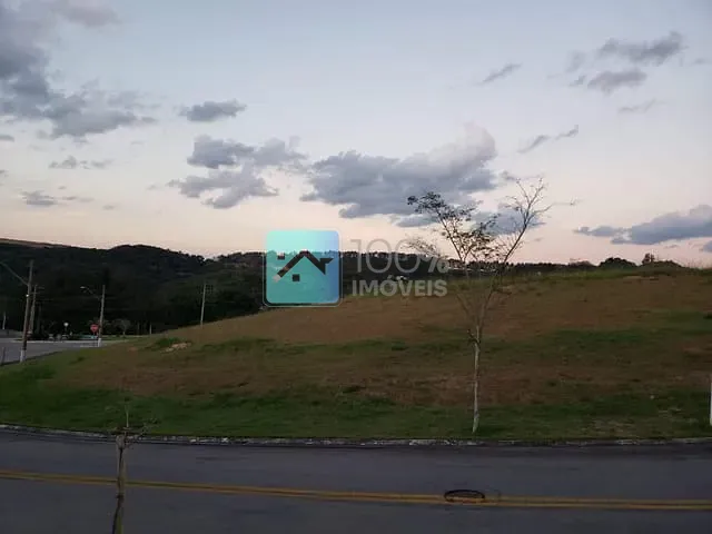 Terreno com 806m², à venda, no bairro Condomínio Residencial Altos da Quinta em Não informado