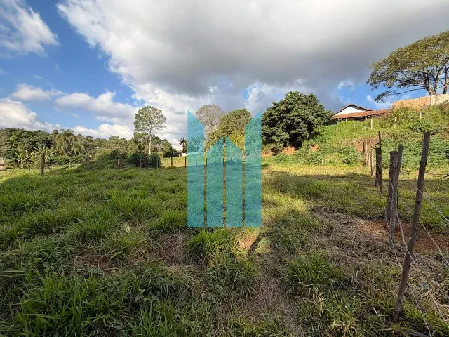 Terreno com 474m², à venda, no bairro Morada dos Pássaros em Poços de Caldas