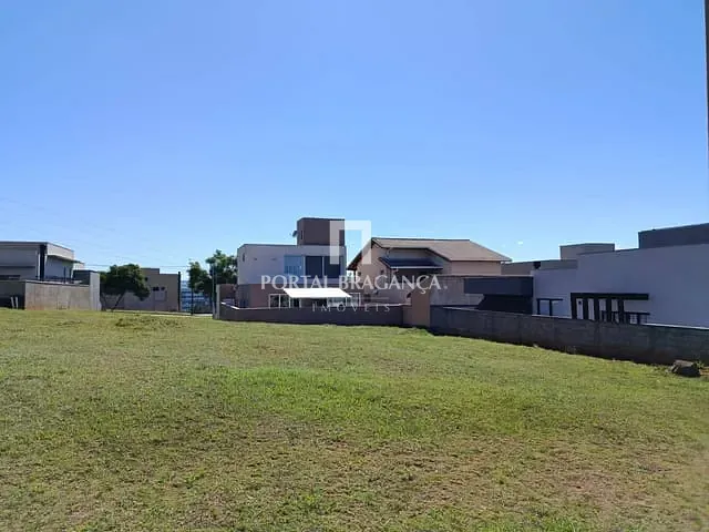 Terreno com 300m², à venda, no bairro Condomínio Villa Real de Bragança em Bragança Paulista