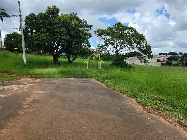 Terreno com 2400m², à venda, no bairro Morada do Sol em Guaxupé