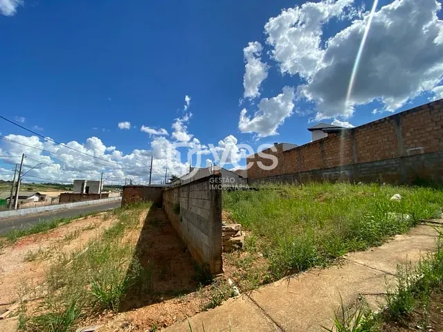 Terreno com 240m², à venda, no bairro Parque das Mangabeiras em Araxá