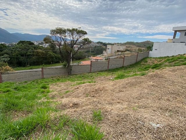 Terreno com 450m², à venda, no bairro Maria Imaculada em Poços de Caldas