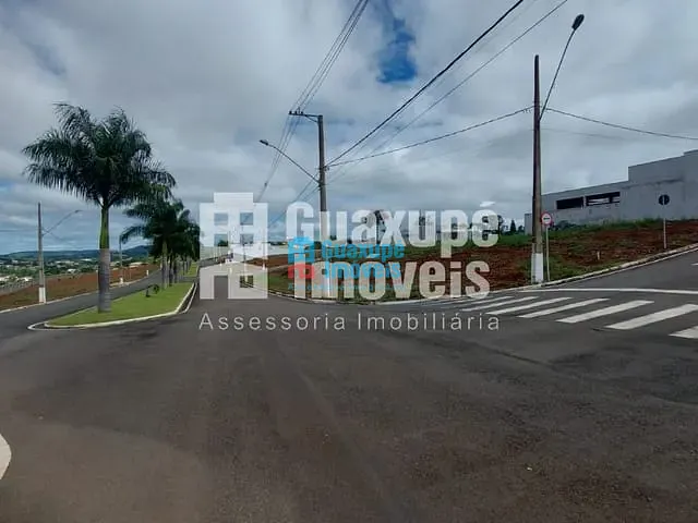 Terreno com 399m², à venda, no bairro Portal dos Lagos em Guaxupé