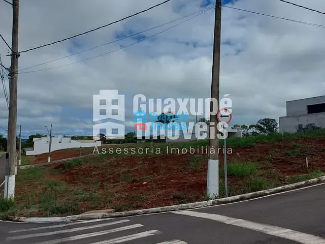 Terreno com 399m², à venda, no bairro Portal dos Lagos em Guaxupé