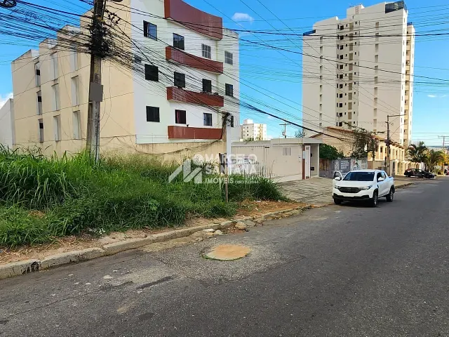 Terreno com 360m², à venda, no bairro Candeias em Vitória da Conquista
