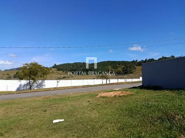 Terreno com 300m², à venda, no bairro Condomínio Villa Real de Bragança em Bragança Paulista