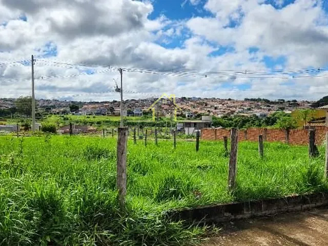 Terreno com 271m², à venda, no bairro Jardim Alvorada em Guaxupé