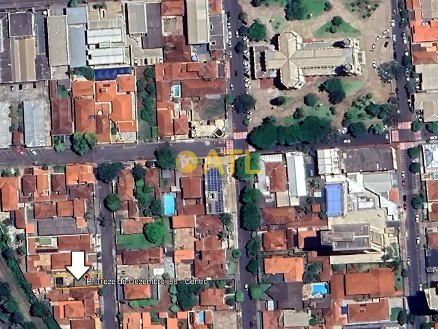 Terreno com 410m², à venda, no bairro Centro em Ourinhos