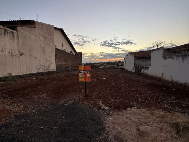 Terreno com 360m², à venda, no bairro Residencial Jardim Primavera em Itumbiara