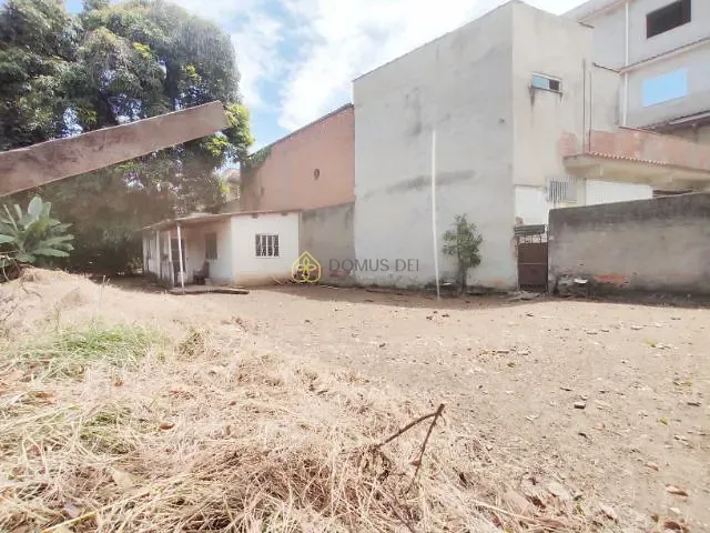 Terreno com 330m², à venda, no bairro Centro em Barra Mansa