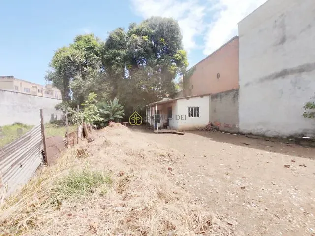 Terreno com 330m², à venda, no bairro Centro em Barra Mansa