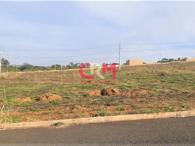 Terreno com 330m², à venda, no bairro Parque Residencial Laranjeiras V em Taquaritinga
