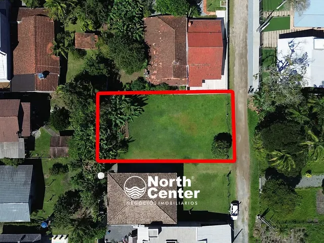 Terreno com 398m², à venda, no bairro Costeira em Balneário Barra do Sul