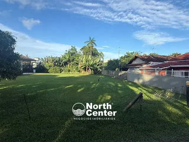 Terreno com 398m², à venda, no bairro Costeira em Balneário Barra do Sul