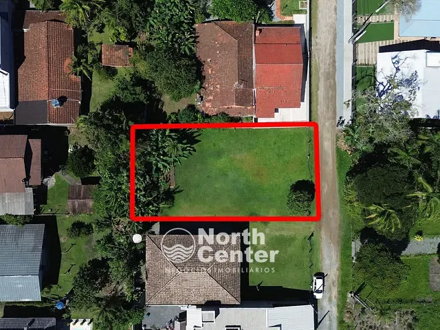 Terreno com 398m², à venda, no bairro Costeira em Balneário Barra do Sul