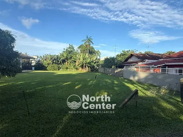 Terreno com 398m², à venda, no bairro Costeira em Balneário Barra do Sul