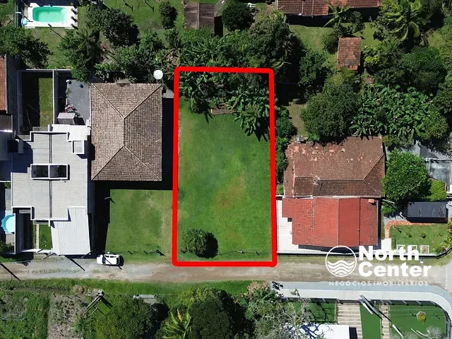 Terreno com 398m², à venda, no bairro Costeira em Balneário Barra do Sul