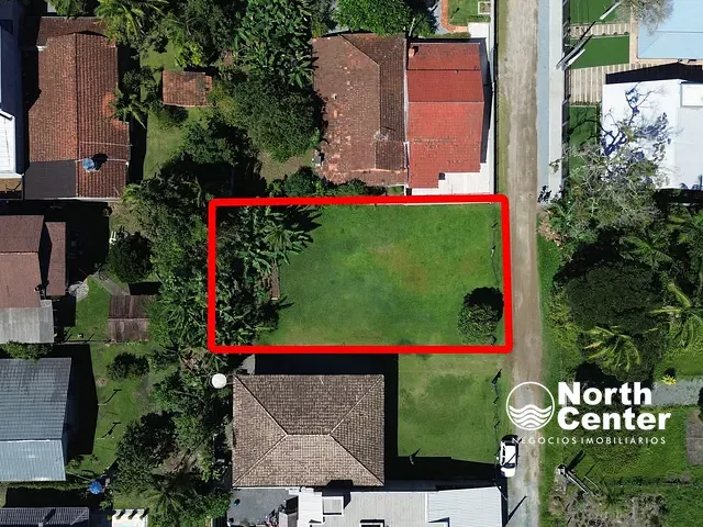 Terreno com 398m², à venda, no bairro Costeira em Balneário Barra do Sul