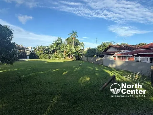 Terreno com 398m², à venda, no bairro Costeira em Balneário Barra do Sul