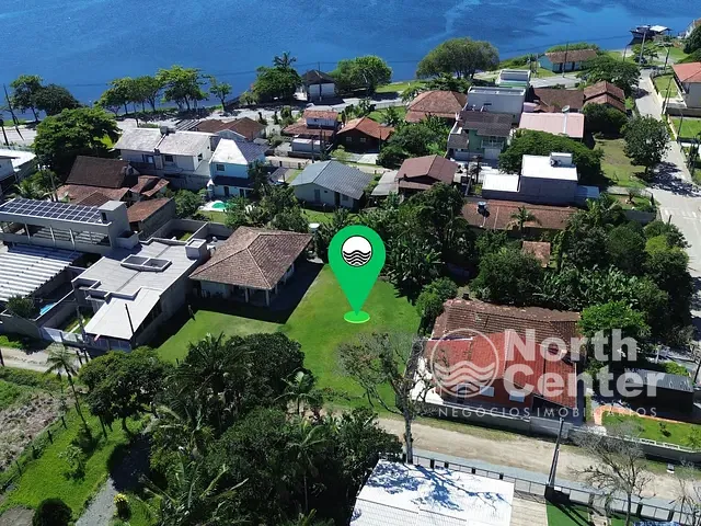 Terreno com 398m², à venda, no bairro Costeira em Balneário Barra do Sul