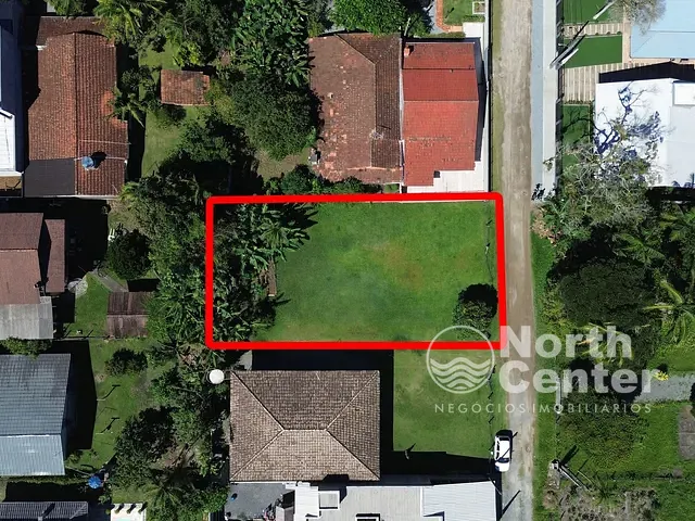 Terreno com 398m², à venda, no bairro Costeira em Balneário Barra do Sul