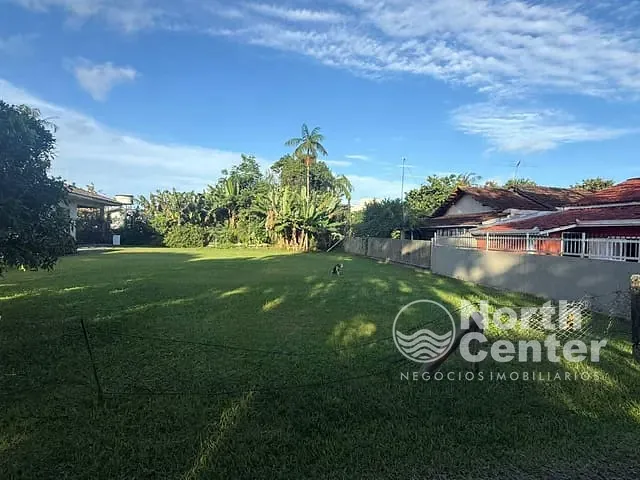 Terreno com 398m², à venda, no bairro Costeira em Balneário Barra do Sul