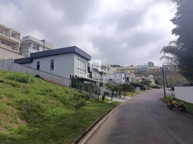 Terreno com 333m², à venda, no bairro Condomínio Villa Real de Bragança em Bragança Paulista