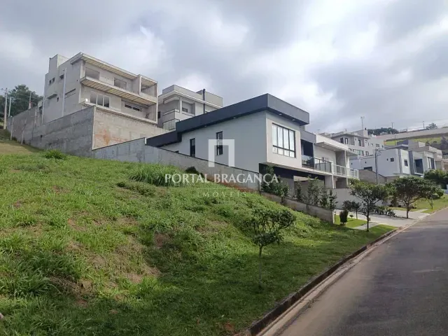 Terreno com 333m², à venda, no bairro Condomínio Villa Real de Bragança em Bragança Paulista