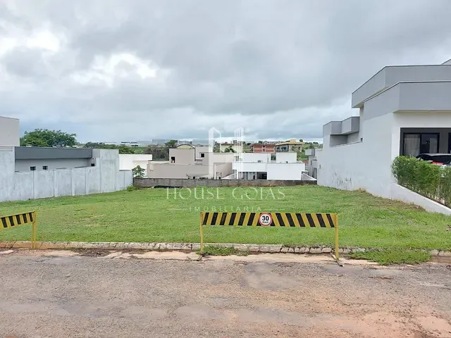Terreno com 360m², à venda, no bairro Residencial Condomínio Jardim Veneza em Senador Canedo